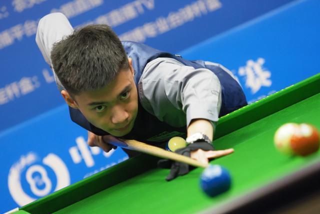 的两个角球 的两个角球